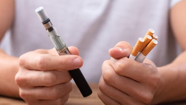 Üheksa suitsetajat kümnest on nikotiinisõltlaseks jäänud alaealisena. Mida lapsevanemana teha?