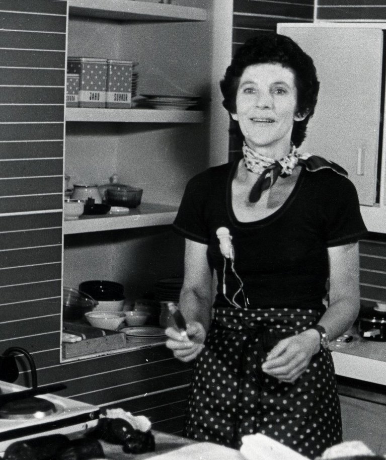 Lilian Kosenkranius 1980. aastal juhtimas telesaadet "Vaata kööki".